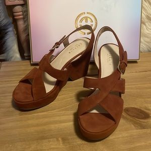 NWT Free Shipping Cecelia NY suede sandals, size 8.0 M